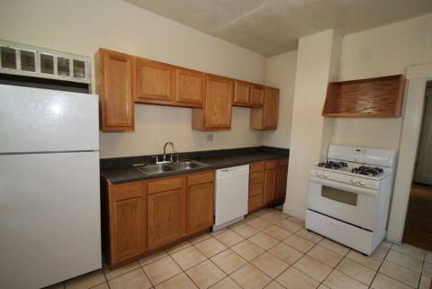 Kitchen with all appliances