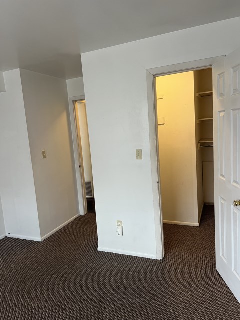 Bedroom/ Closet