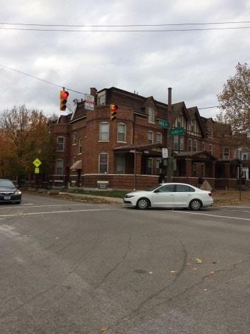 Corner of Neil and king