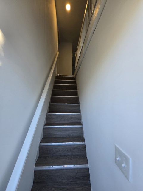 Side entrance stairway