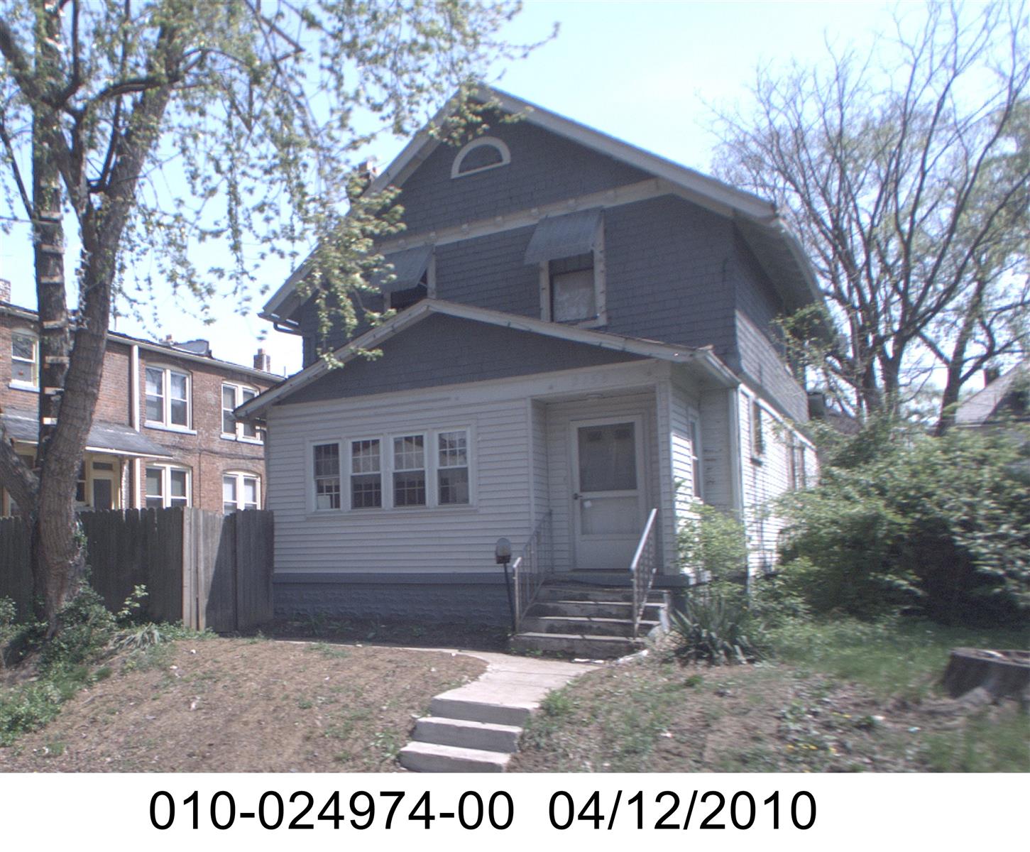 2158 Indiana Avenue : Off-Campus and Commuter Student Engagement